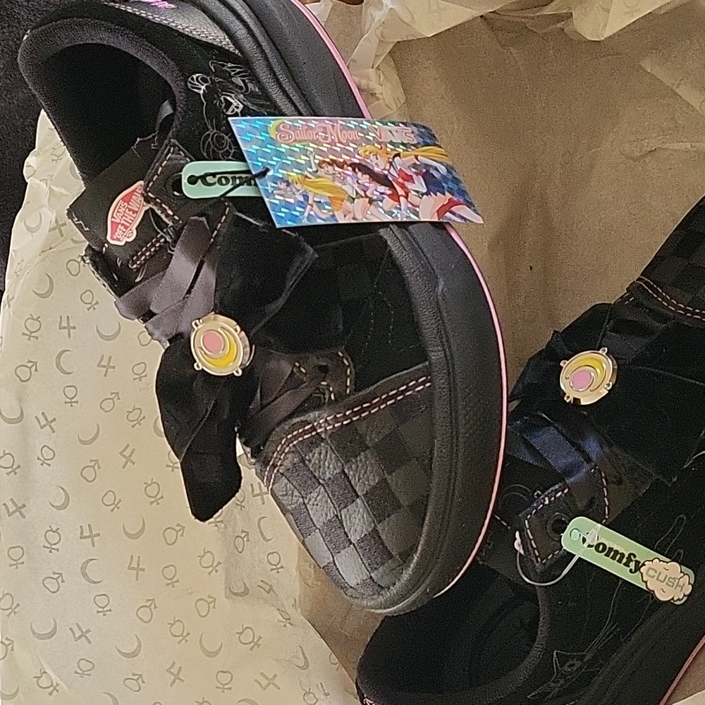 BRAND NEW VANS X SAILOR MOON OLD SKOOL OVERT CC